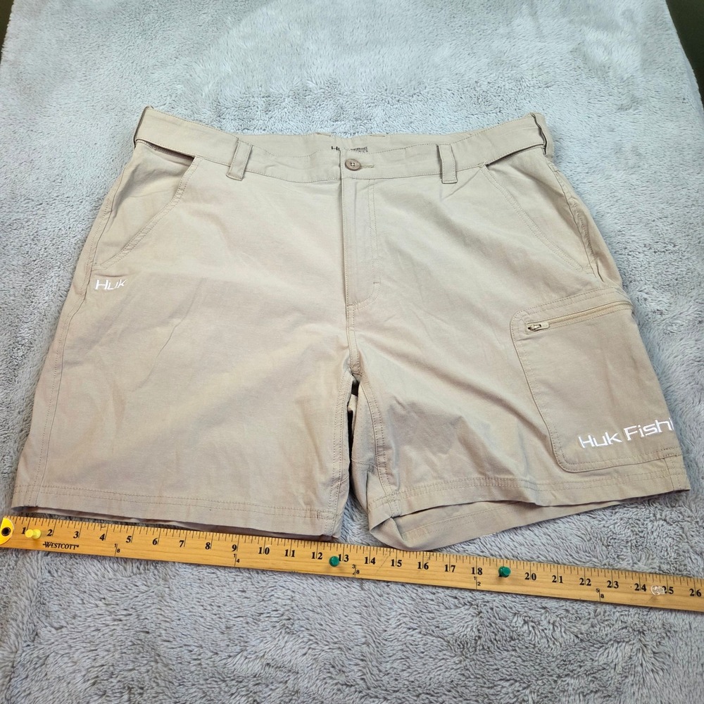 Huk Performance Fishing Shorts Mens XXL Stretch Cargo Utility Pockets Tan Khaki